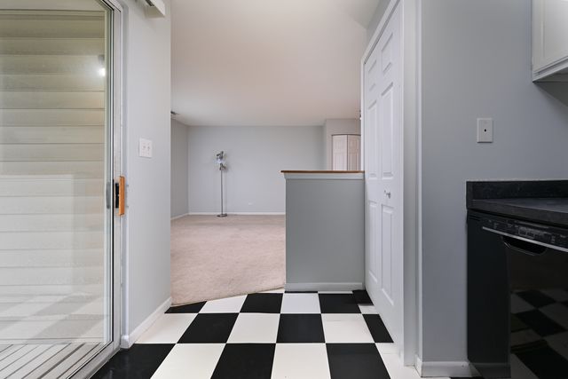 59 Gant Circle G, Streamwood, IL 60107