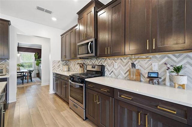 635 Stately Drive, Woodstock, GA 30188