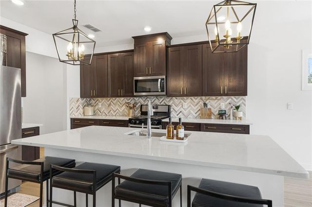 635 Stately Drive, Woodstock, GA 30188