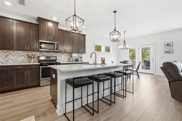 635 Stately Drive, Woodstock, GA 30188