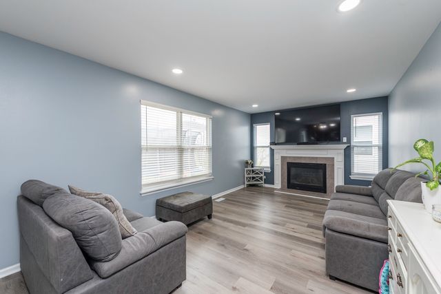 2177 W Wicklow Lane, Round Lake, IL 60073