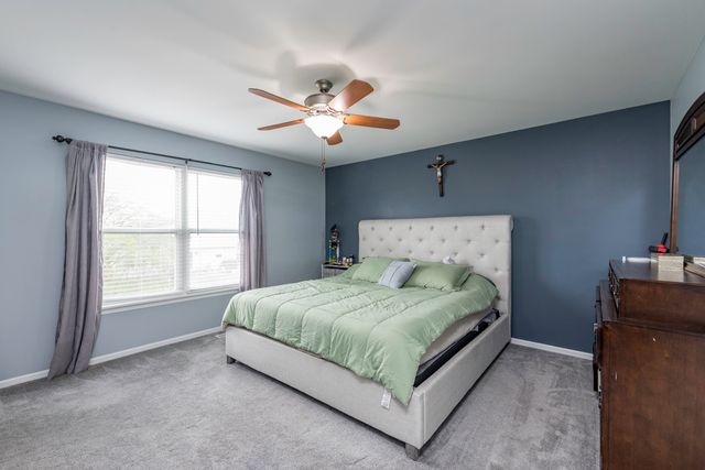 2177 W Wicklow Lane, Round Lake, IL 60073