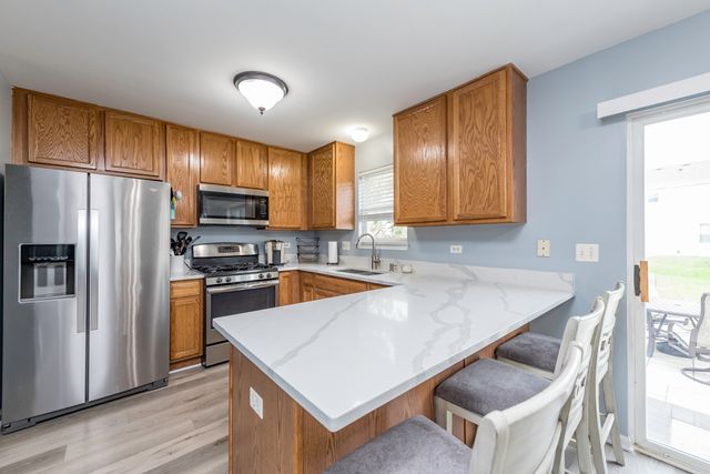2177 W Wicklow Lane, Round Lake, IL 60073