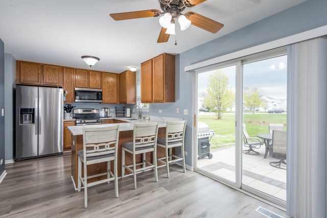 2177 W Wicklow Lane, Round Lake, IL 60073