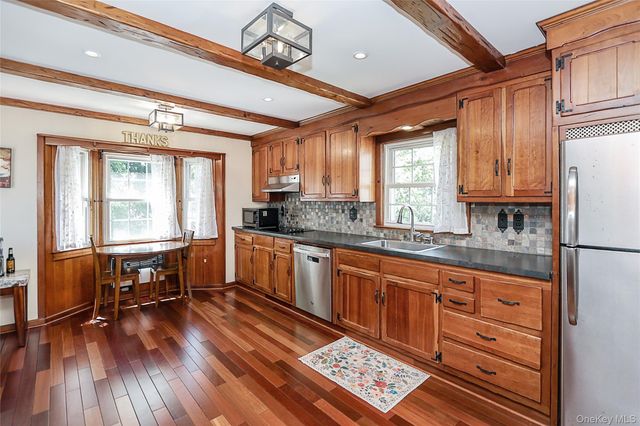 15 Hemlock Street, Merrick, NY 11566