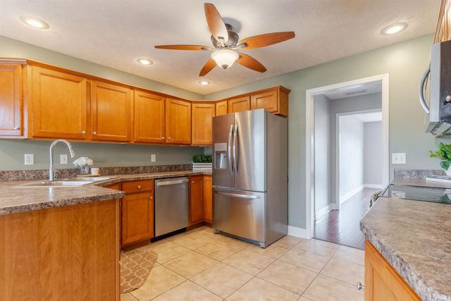 2522 Caytlyn Court, Newburgh, IN 47630