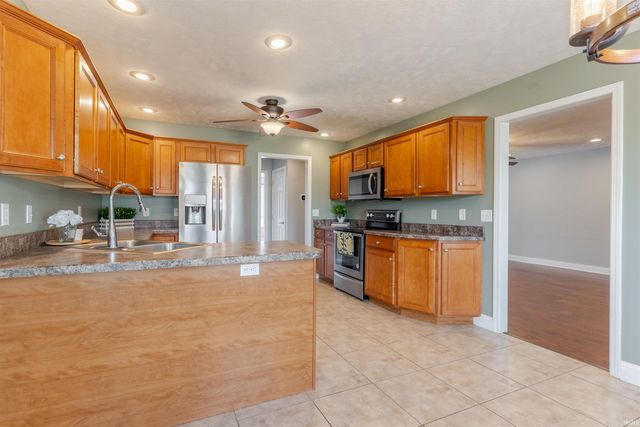 2522 Caytlyn Court, Newburgh, IN 47630