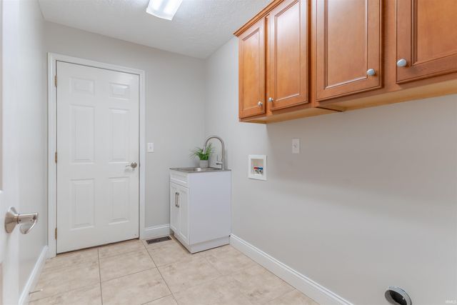 2522 Caytlyn Court, Newburgh, IN 47630