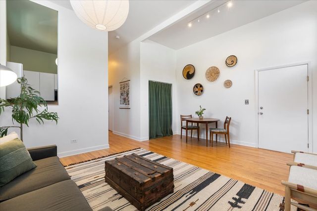 2001 W Ohio Street 1N, Chicago, IL 60612