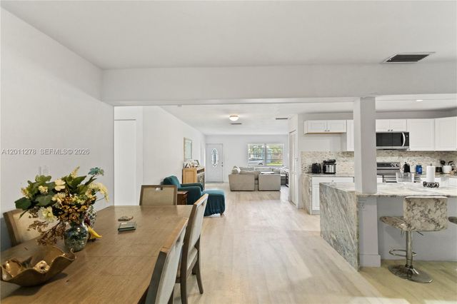 6880 Scott St, Hollywood, FL 33024