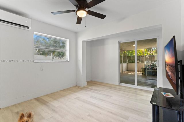 6880 Scott St, Hollywood, FL 33024
