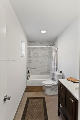 6880 Scott St, Hollywood, FL 33024