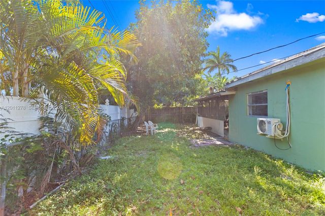6880 Scott St, Hollywood, FL 33024
