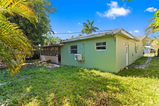 6880 Scott St, Hollywood, FL 33024