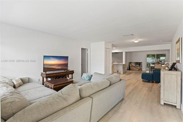 6880 Scott St, Hollywood, FL 33024