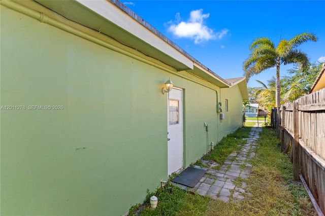 6880 Scott St, Hollywood, FL 33024