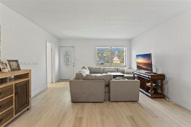 6880 Scott St, Hollywood, FL 33024