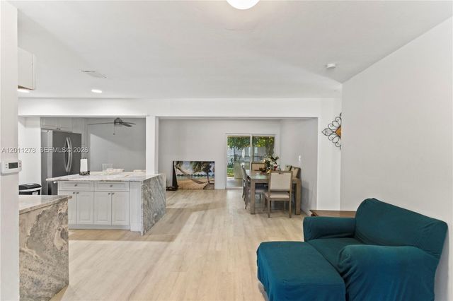 6880 Scott St, Hollywood, FL 33024
