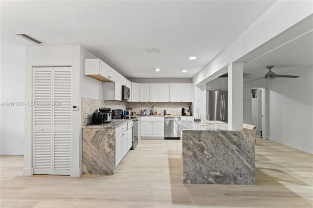 6880 Scott St, Hollywood, FL 33024