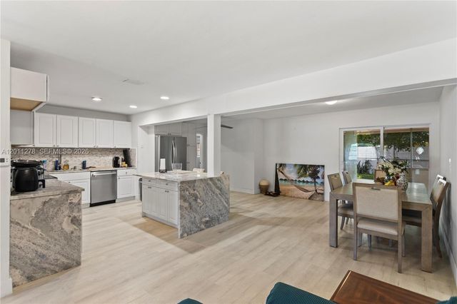 6880 Scott St, Hollywood, FL 33024