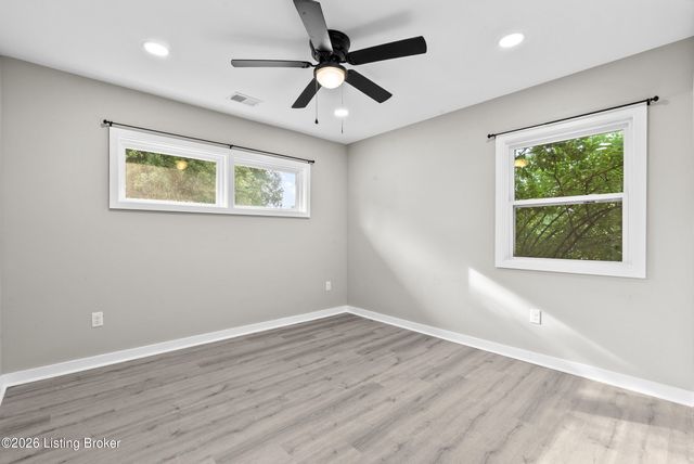 7716 Dingle Dell Rd, Louisville, KY 40214
