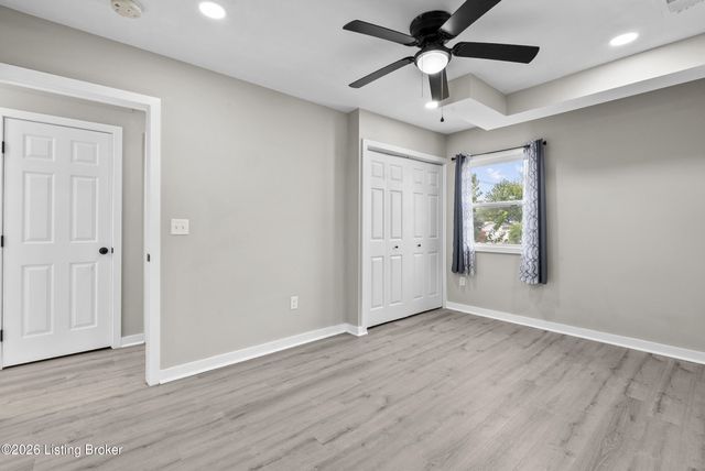 7716 Dingle Dell Rd, Louisville, KY 40214