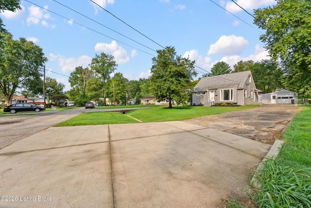 7716 Dingle Dell Rd, Louisville, KY 40214