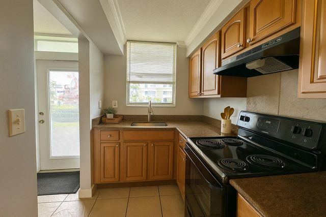 104 Paradise Harbour Boulevard 112, North Palm Beach, FL 33408