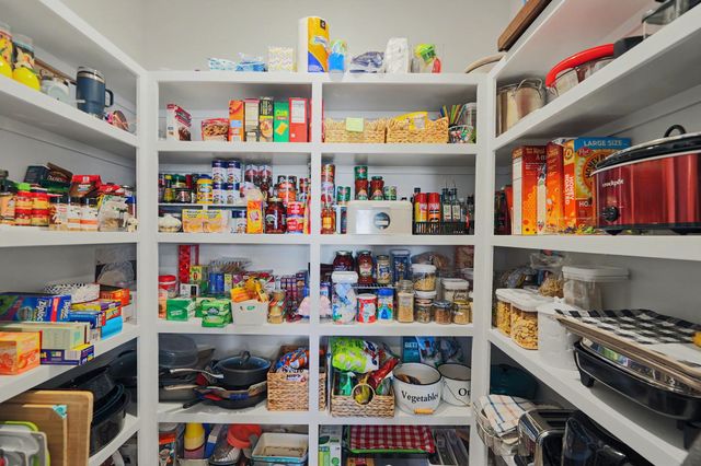 432 S Sweetwater, Maize, KS 67101