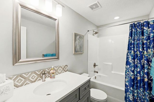 432 S Sweetwater, Maize, KS 67101