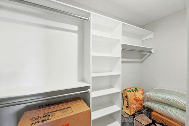 432 S Sweetwater, Maize, KS 67101