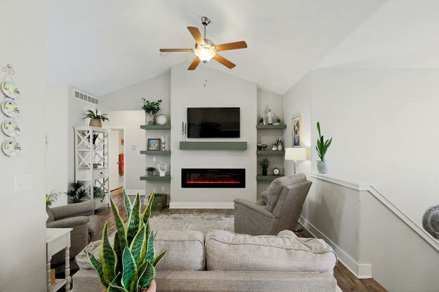 432 S Sweetwater, Maize, KS 67101