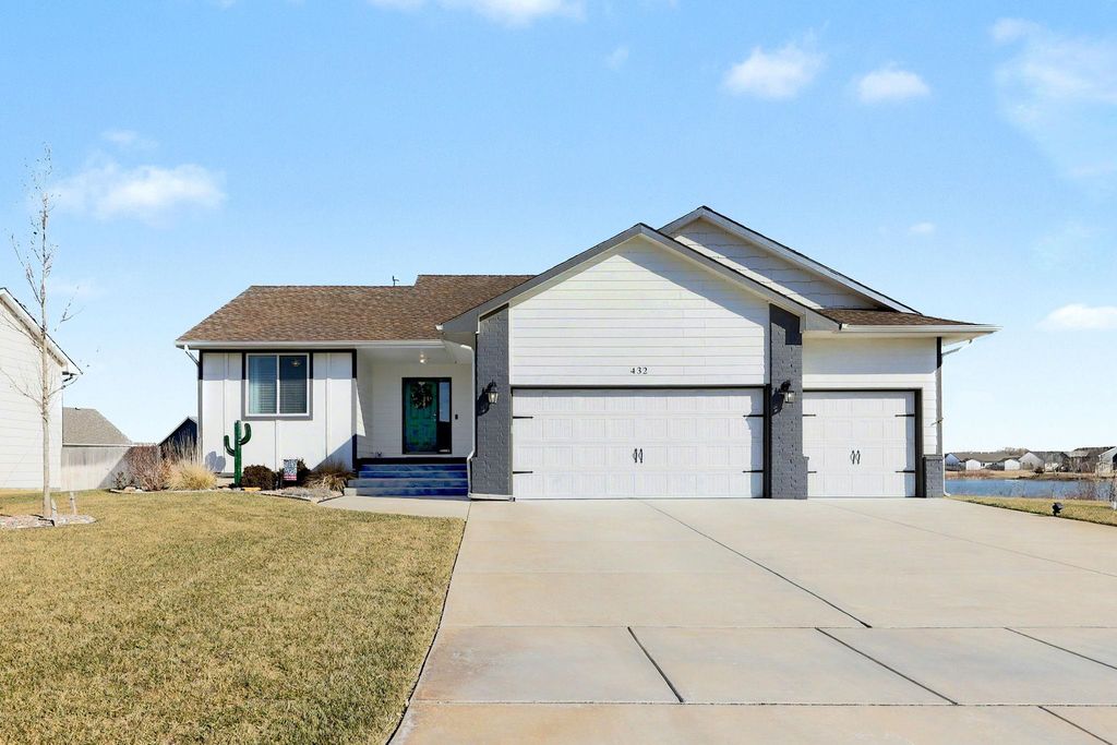432 S Sweetwater, Maize, KS 67101