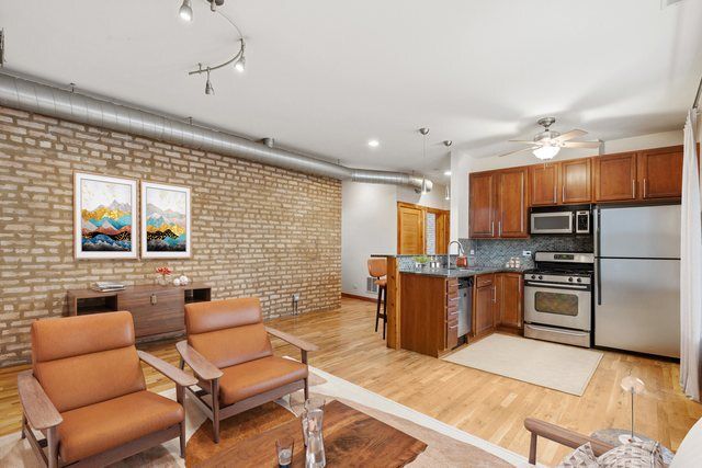 4104 N Mozart Street 2W, Chicago, IL 60618