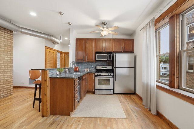 4104 N Mozart Street 2W, Chicago, IL 60618
