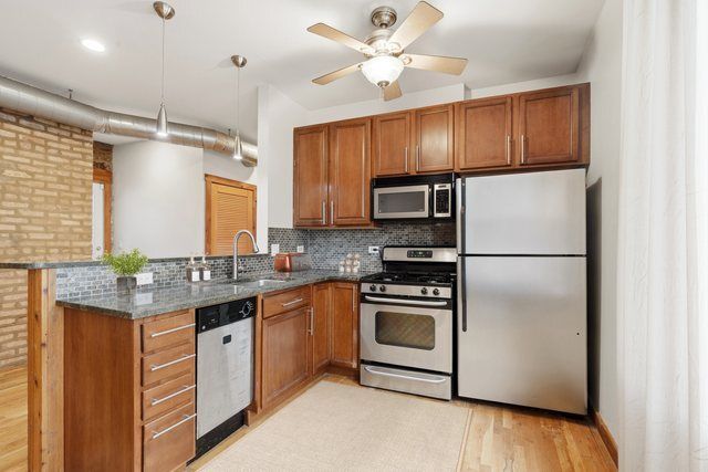 4104 N Mozart Street 2W, Chicago, IL 60618