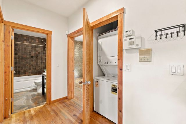 4104 N Mozart Street 2W, Chicago, IL 60618