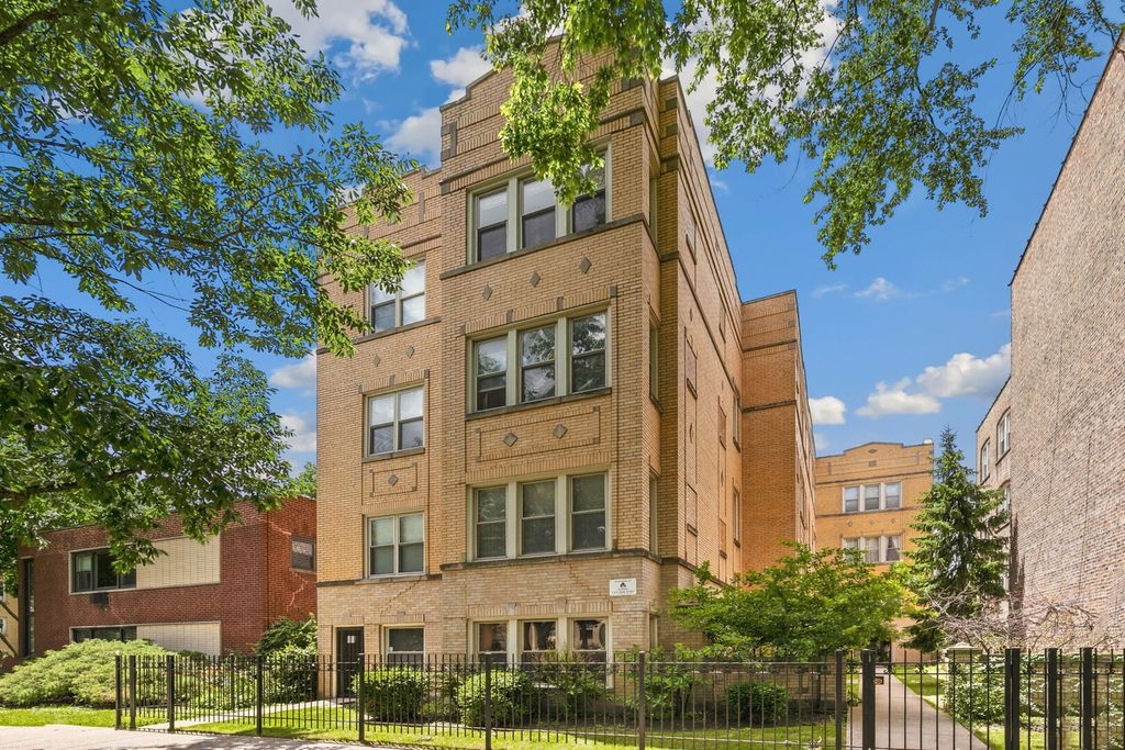 4104 N Mozart Street 2W, Chicago, IL 60618