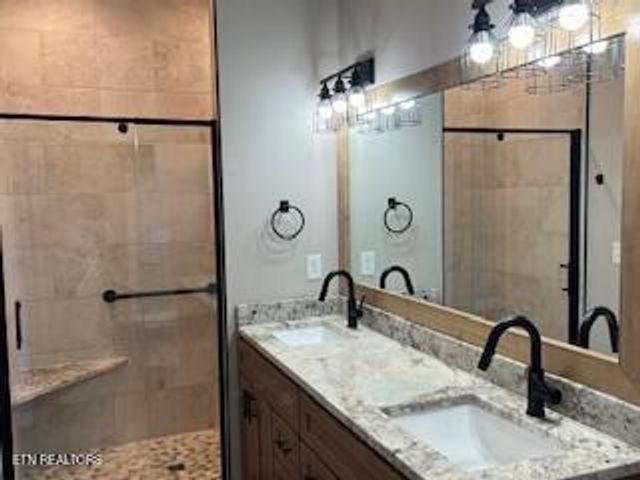 726 River Rd, Kodak, TN 37764