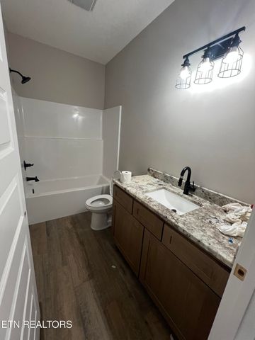 726 River Rd, Kodak, TN 37764