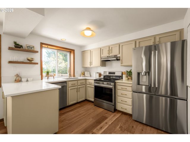7050 Sw 156TH Ave, Beaverton, OR 97007