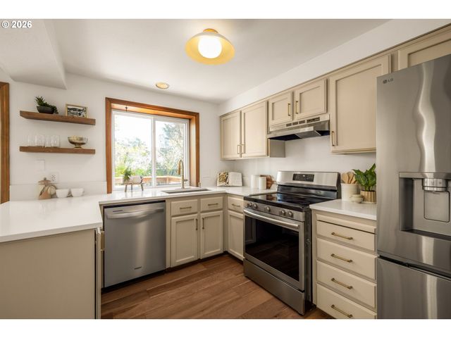 7050 Sw 156TH Ave, Beaverton, OR 97007