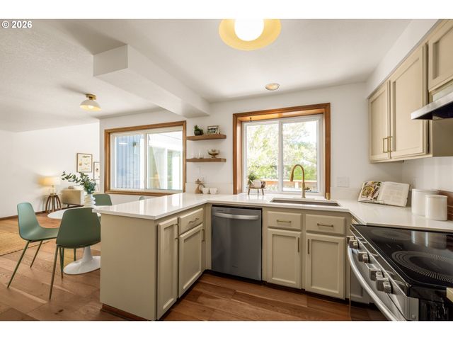 7050 Sw 156TH Ave, Beaverton, OR 97007