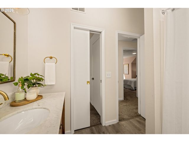7050 Sw 156TH Ave, Beaverton, OR 97007