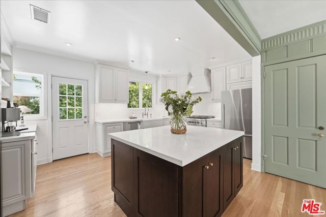 351 Veteran Avenue, Los Angeles, CA 90024