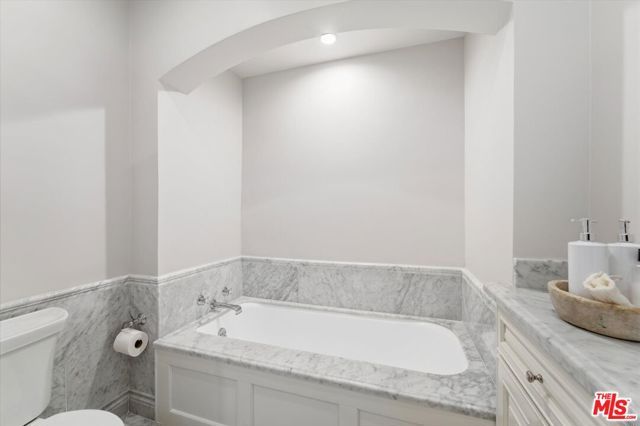 351 Veteran Avenue, Los Angeles, CA 90024