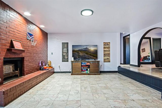 2806 N Wilburn Avenue, Bethany, OK 73008