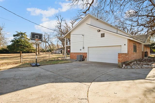 2806 N Wilburn Avenue, Bethany, OK 73008
