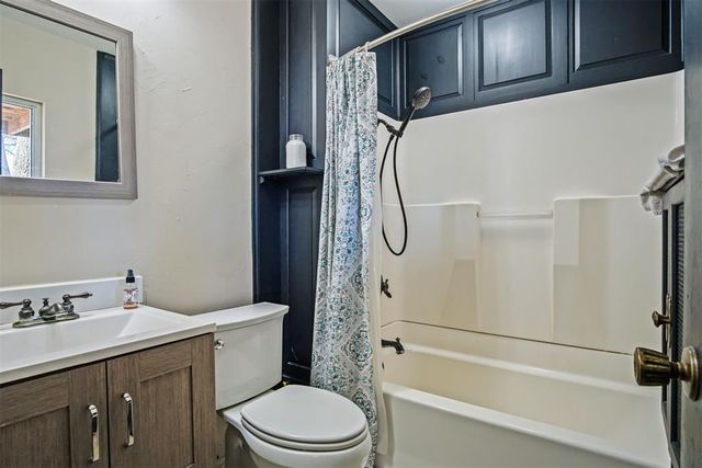 2806 N Wilburn Avenue, Bethany, OK 73008