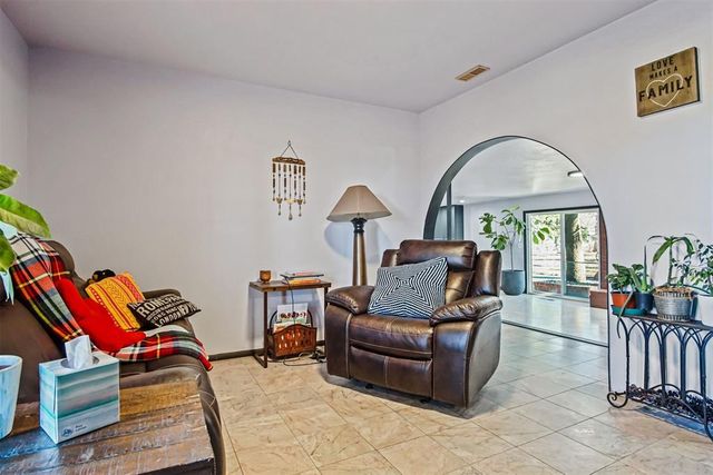 2806 N Wilburn Avenue, Bethany, OK 73008